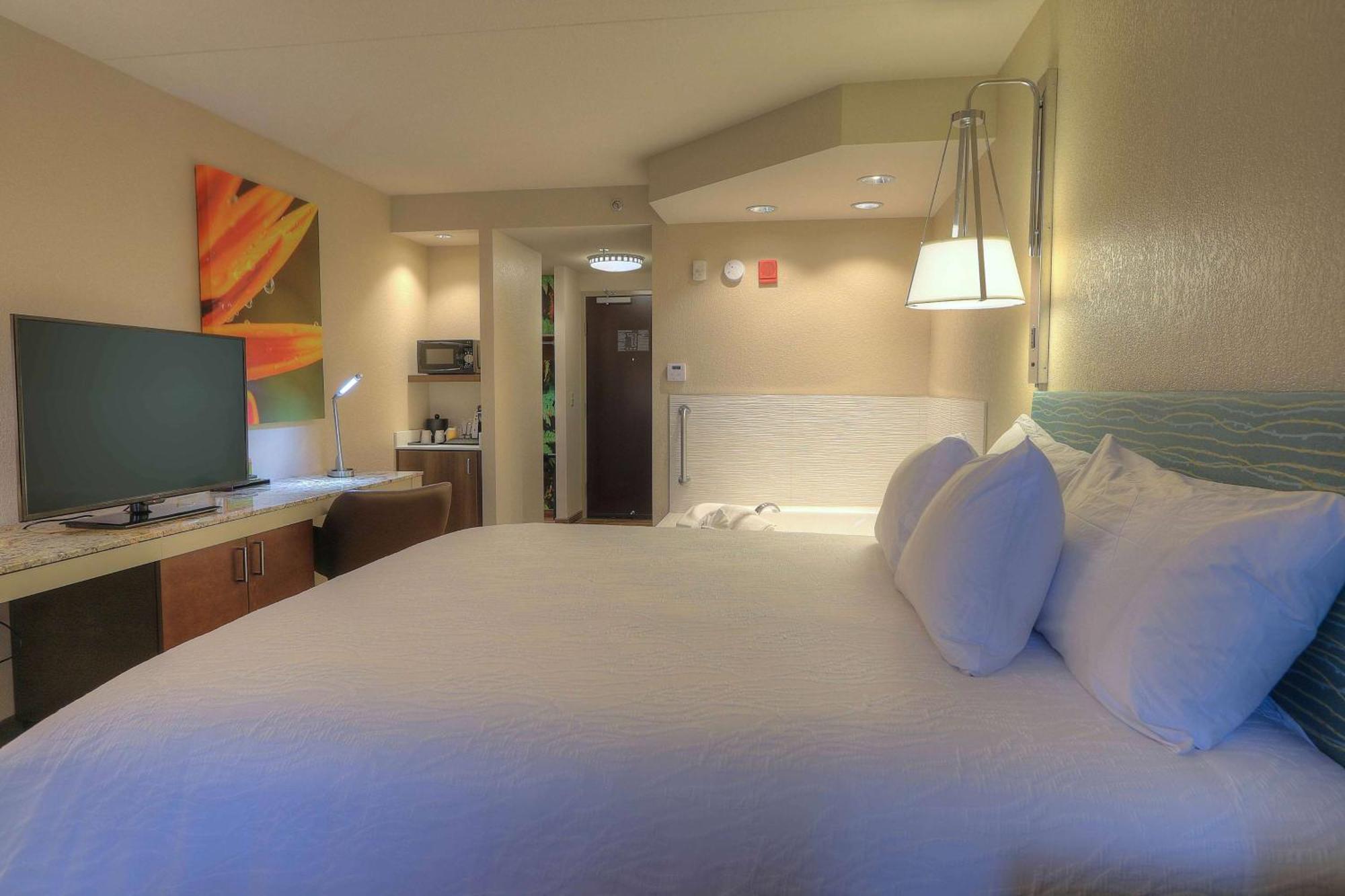 Hilton Garden Inn Pigeon Forge Bagian luar foto