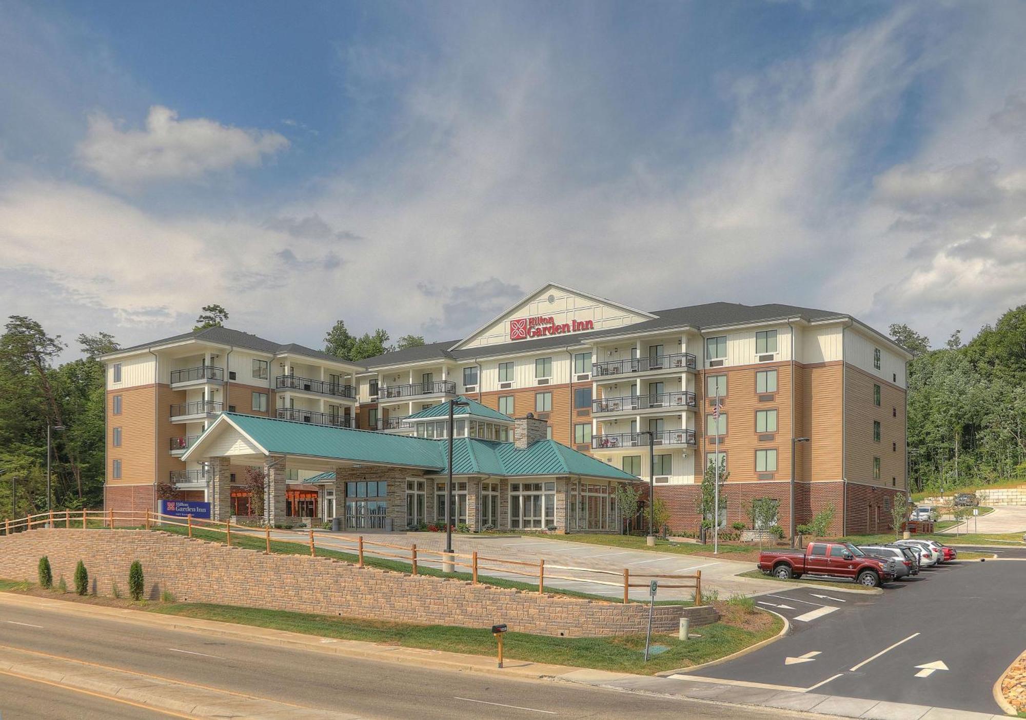 Hilton Garden Inn Pigeon Forge Bagian luar foto